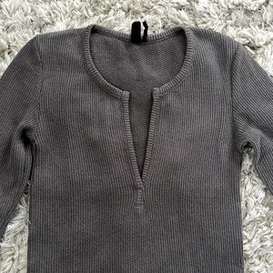 URBAN OUTFITTERS LING SLEEVED TOP